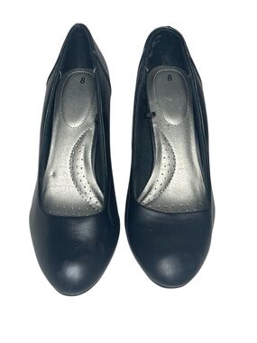 Time & Tru Classic Solid Black Women's Round-Toe Pumps - Size 8